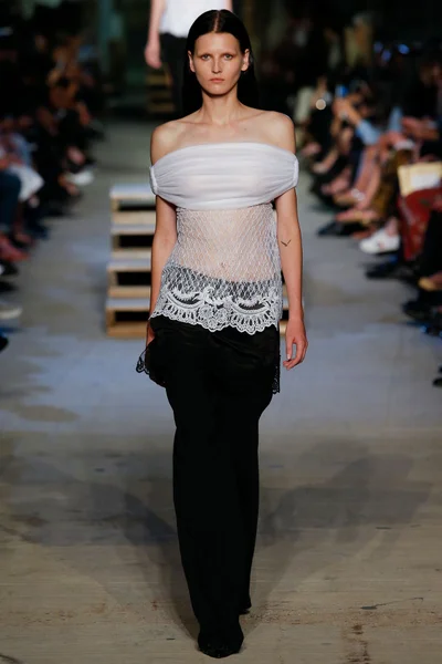 Look 13